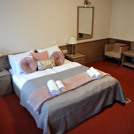 Hotel Harom Gunar Кечкемет Экстерьер фото