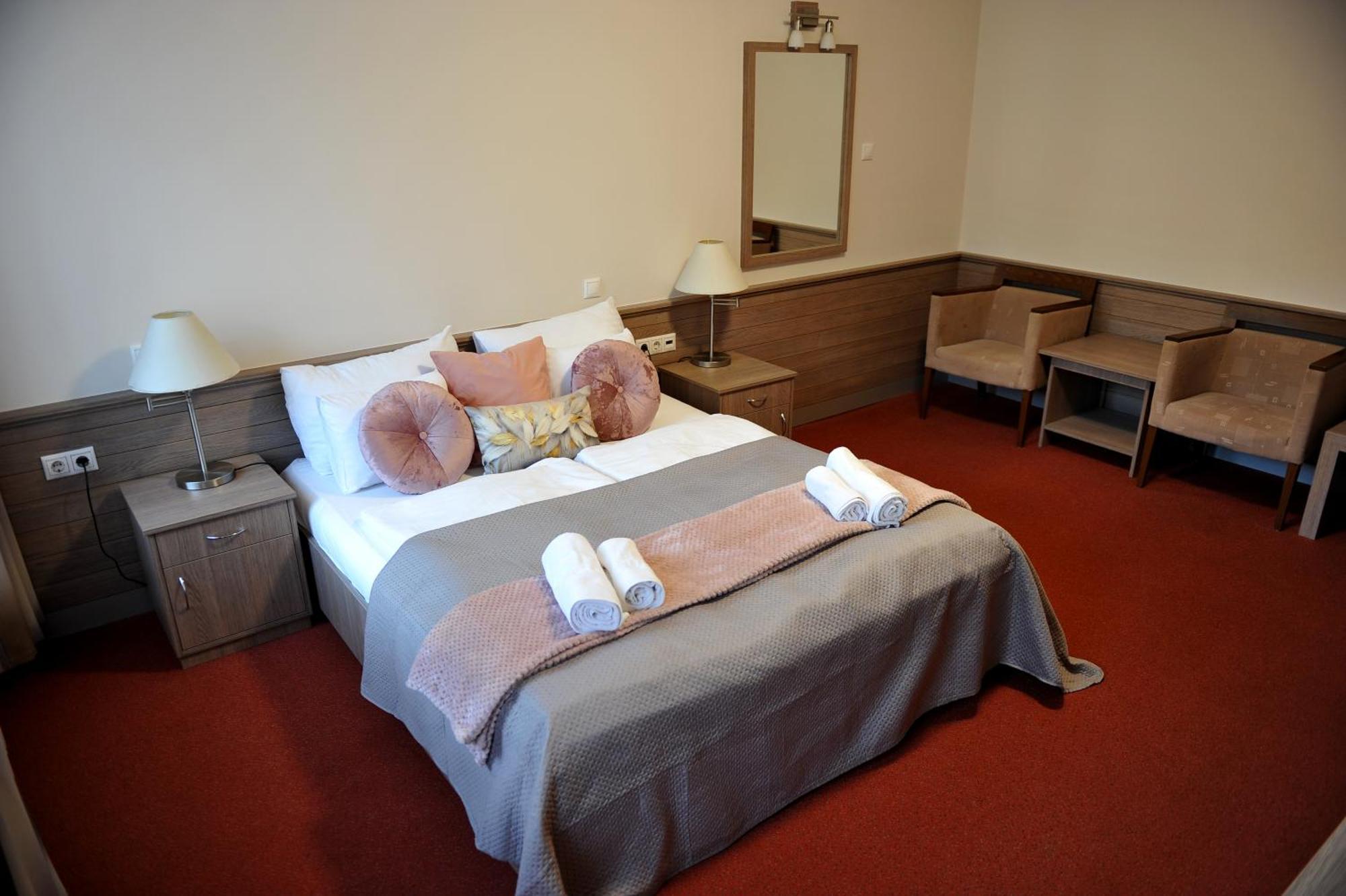 Hotel Harom Gunar Кечкемет Экстерьер фото