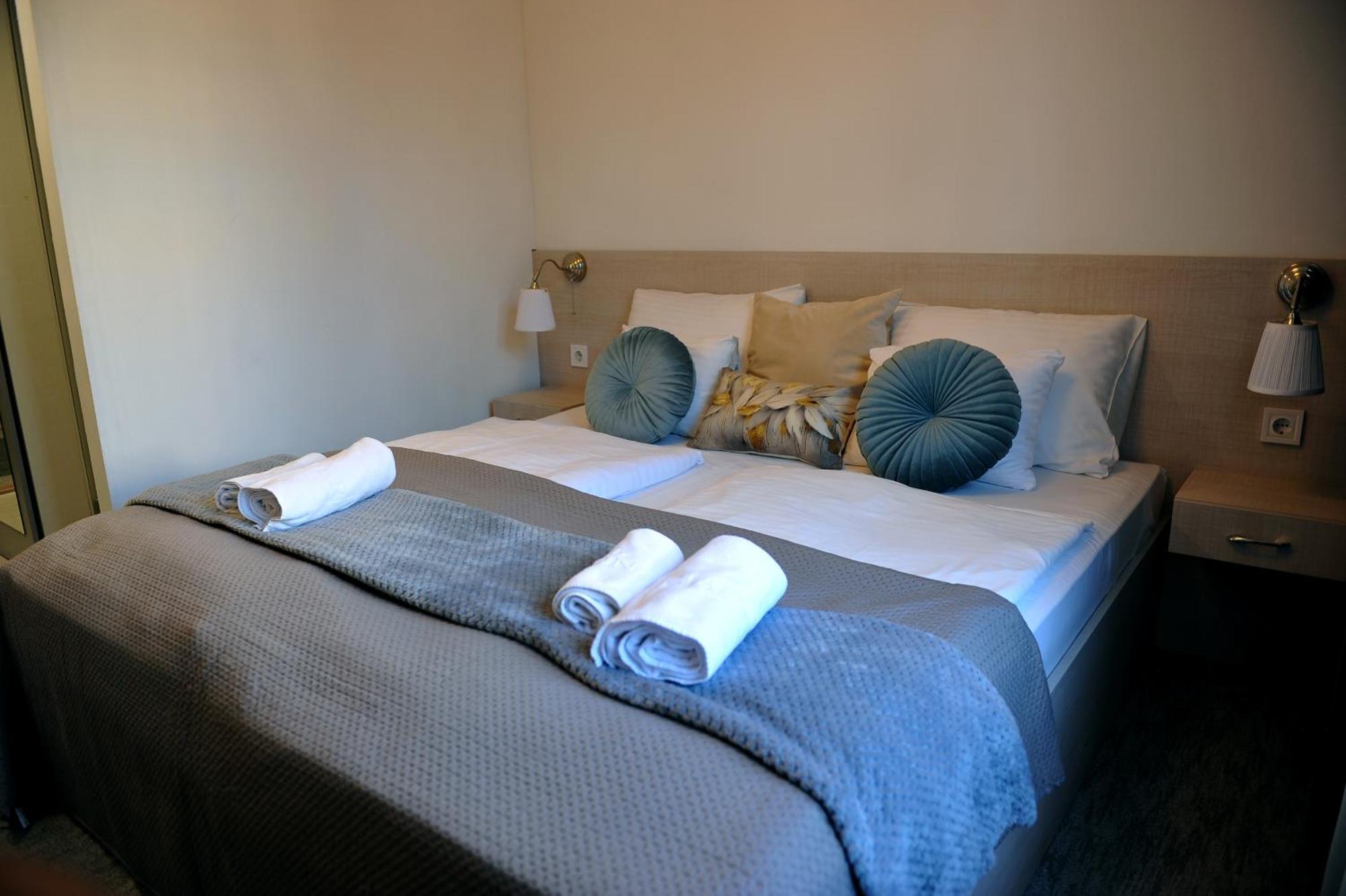 Hotel Harom Gunar Кечкемет Экстерьер фото