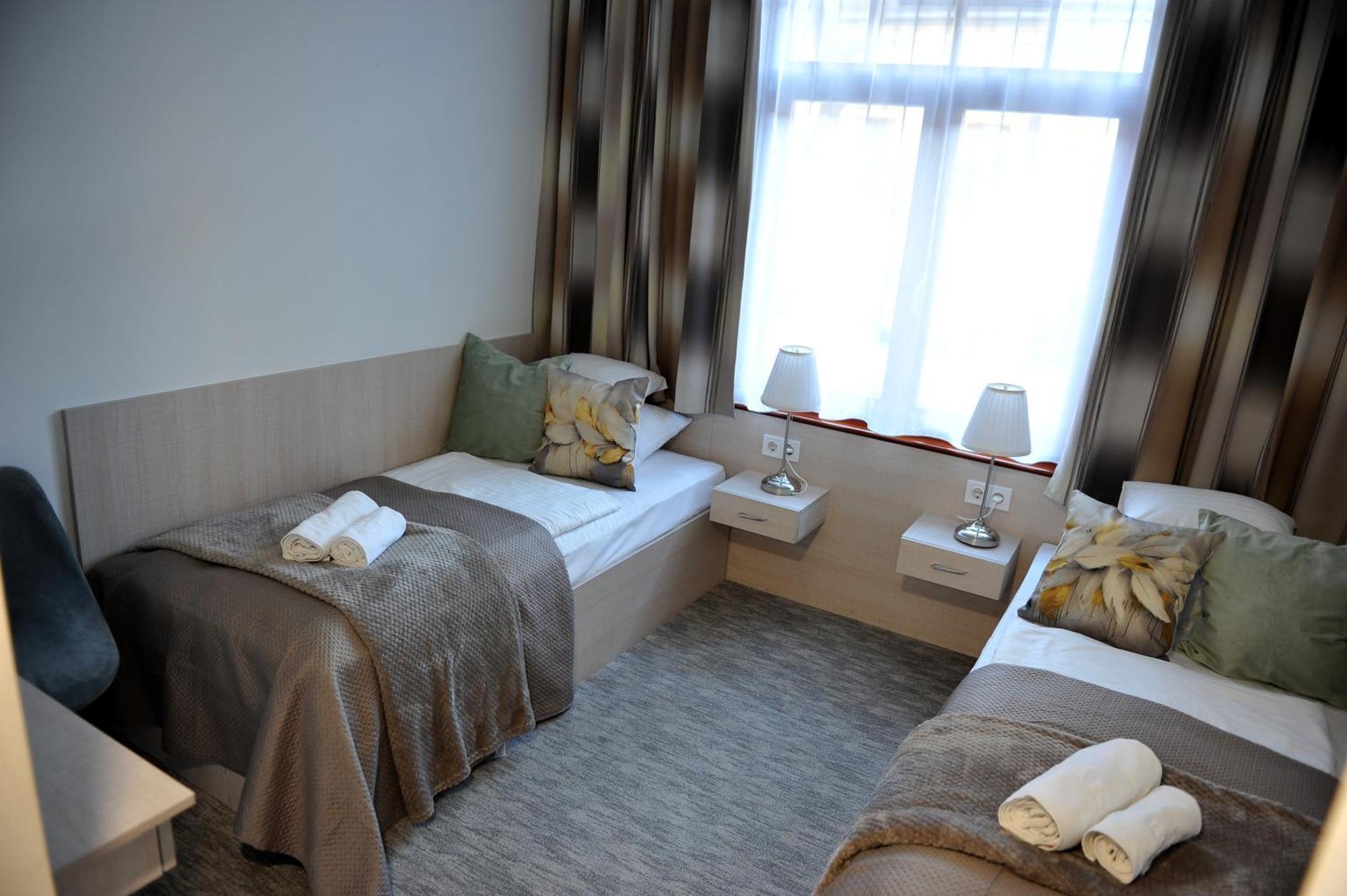 Hotel Harom Gunar Кечкемет Экстерьер фото